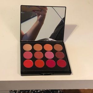 Ish lip palette